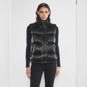SOLD NWT M The Super Puff™ Vest - Liquid Shine